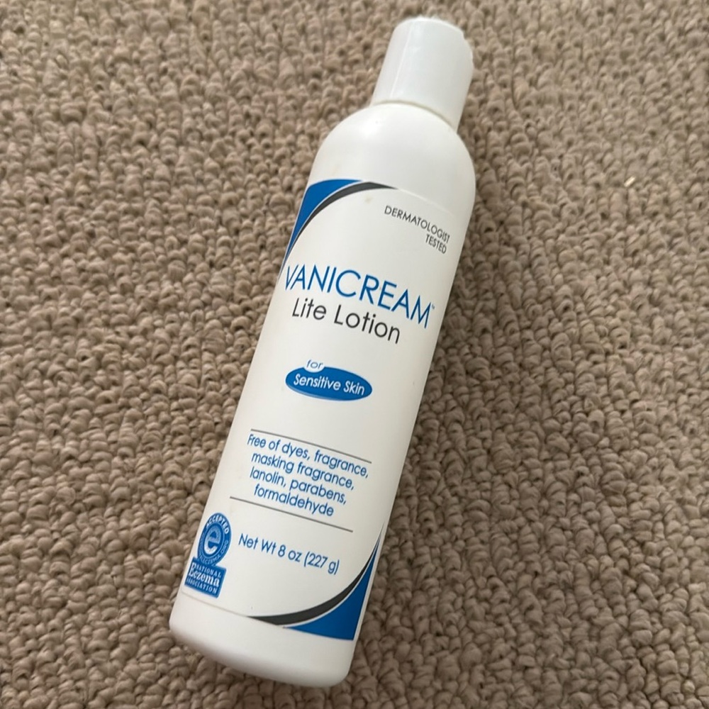 Vanicream Lite Lotion for Sensitive Skin Dye Free Eczema 8 oz 227 g NEW